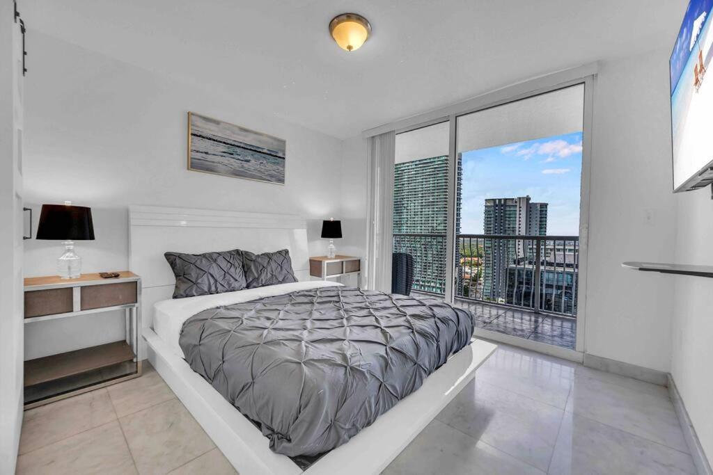 Iconic High Floor 3 Bedrooms In The Heart Of マイアミ エクステリア 写真