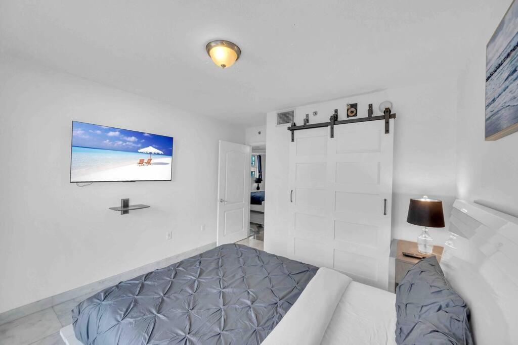 Iconic High Floor 3 Bedrooms In The Heart Of マイアミ エクステリア 写真