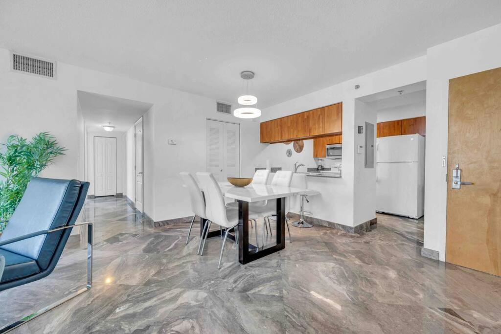 Iconic High Floor 3 Bedrooms In The Heart Of マイアミ エクステリア 写真