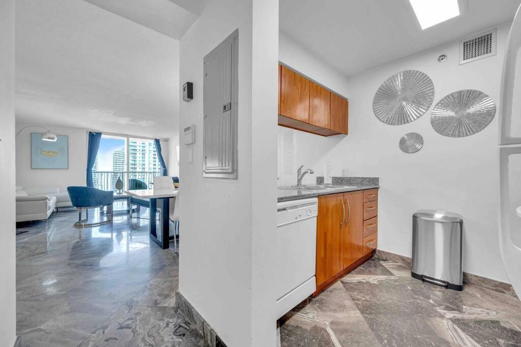 Iconic High Floor 3 Bedrooms In The Heart Of マイアミ エクステリア 写真