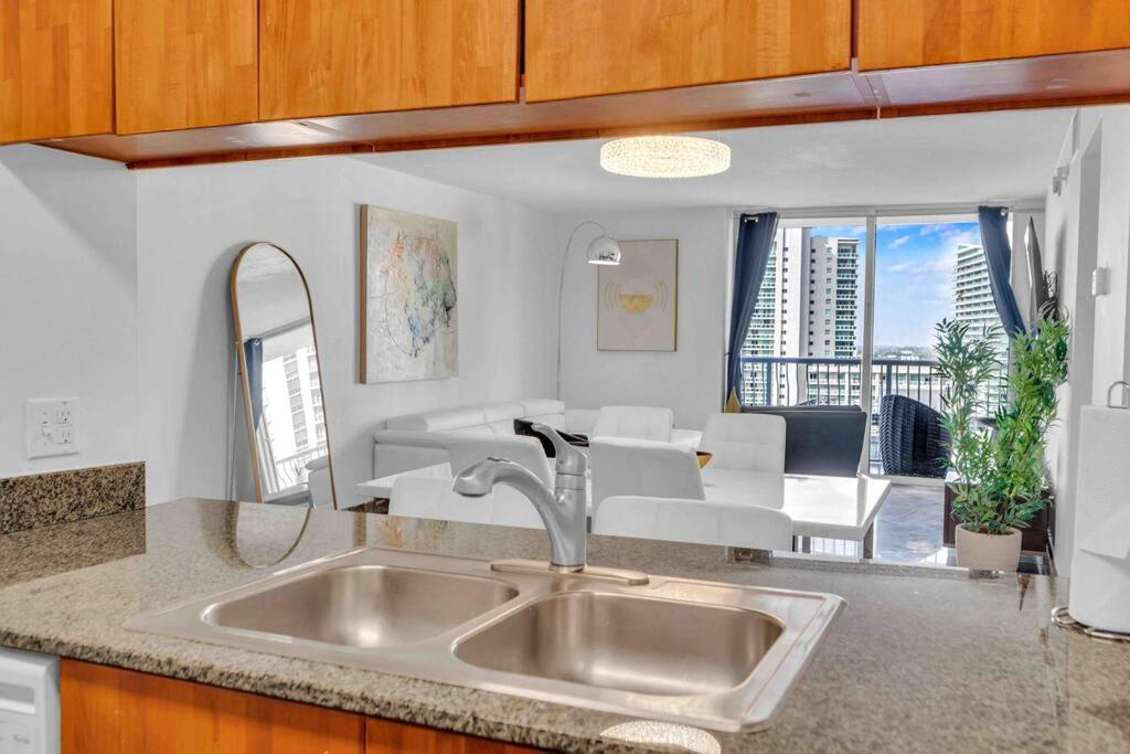 Iconic High Floor 3 Bedrooms In The Heart Of マイアミ エクステリア 写真
