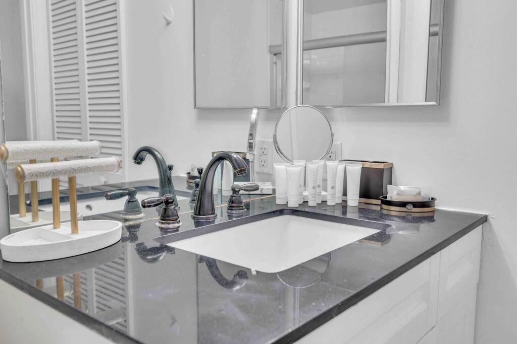 Iconic High Floor 3 Bedrooms In The Heart Of マイアミ エクステリア 写真
