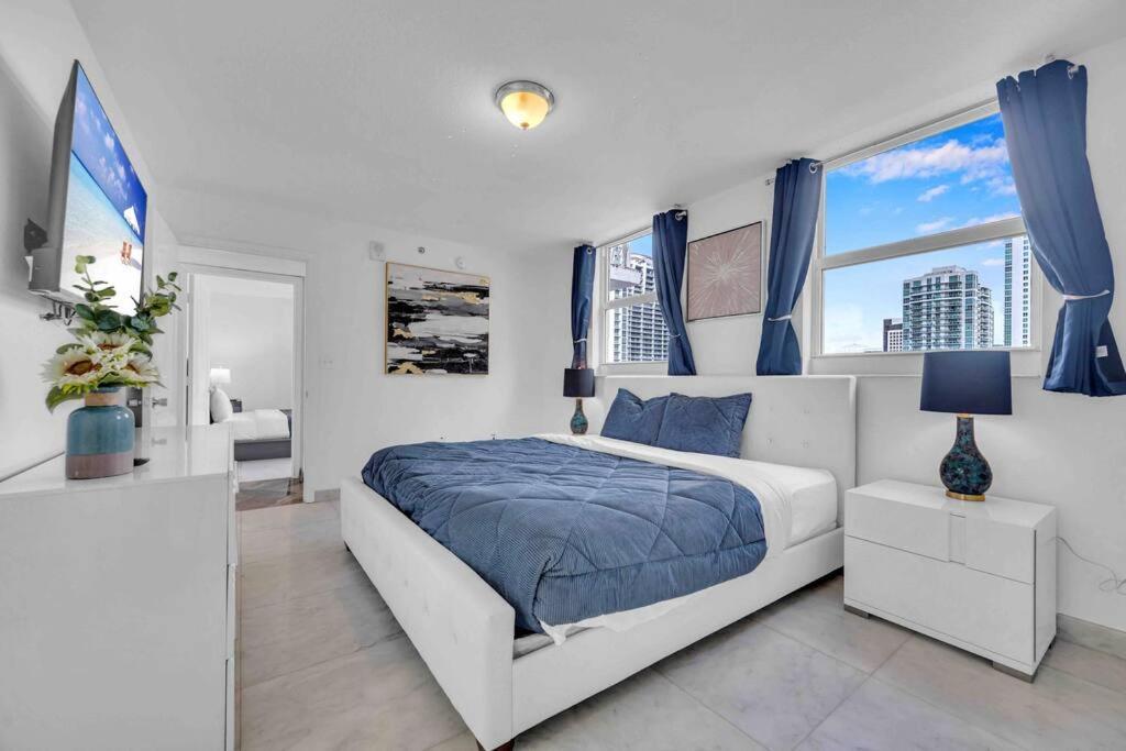 Iconic High Floor 3 Bedrooms In The Heart Of マイアミ エクステリア 写真