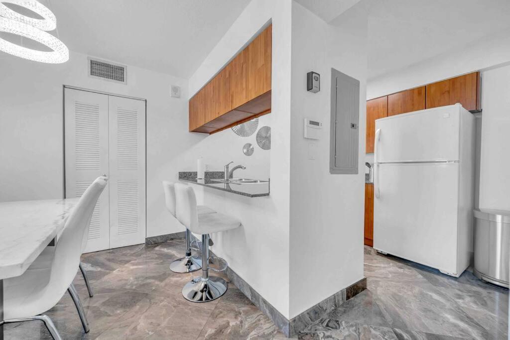 Iconic High Floor 3 Bedrooms In The Heart Of マイアミ エクステリア 写真